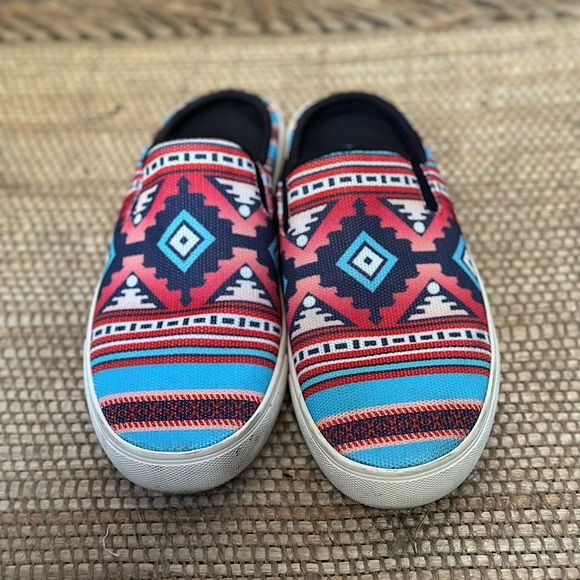 Indigenous made shoes - Picture 2 of 3